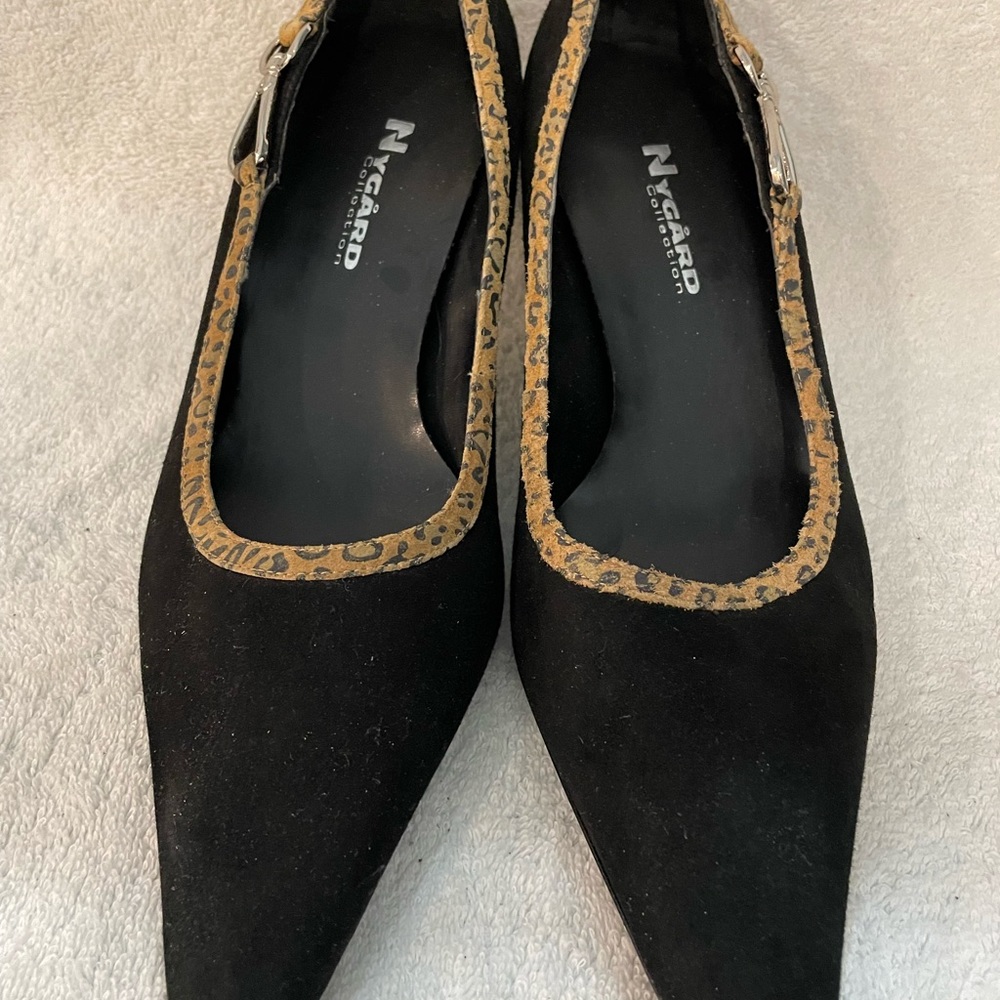 Nygardo black suede pumps